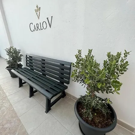 Carlo V - *