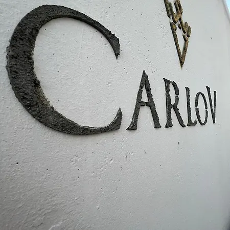 Carlo V - *